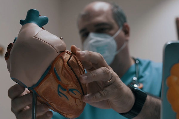 Vídeo corporativo del Hospital Negrín sobre transplantes de corazón - Las Hormigas Negras vídeos corporativos en Canarias